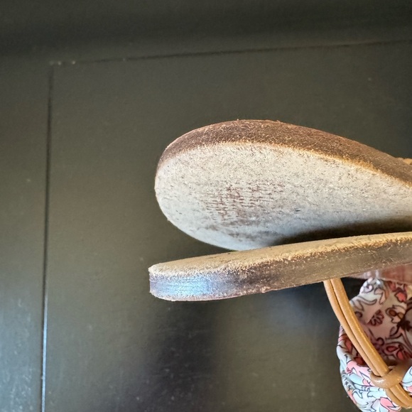 Tory Burch Carson flat thong sandal - printed satin in hicks garden color - Picture 9 of 11